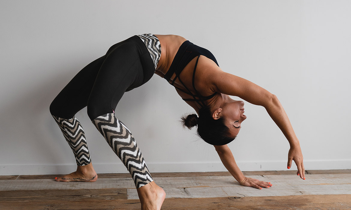 6 of the best stretches for tight hamstrings - VitaPlus